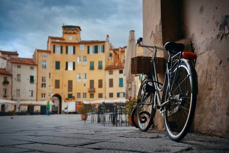 piazza-dell-anfiteatro-lucca-tour-guidato